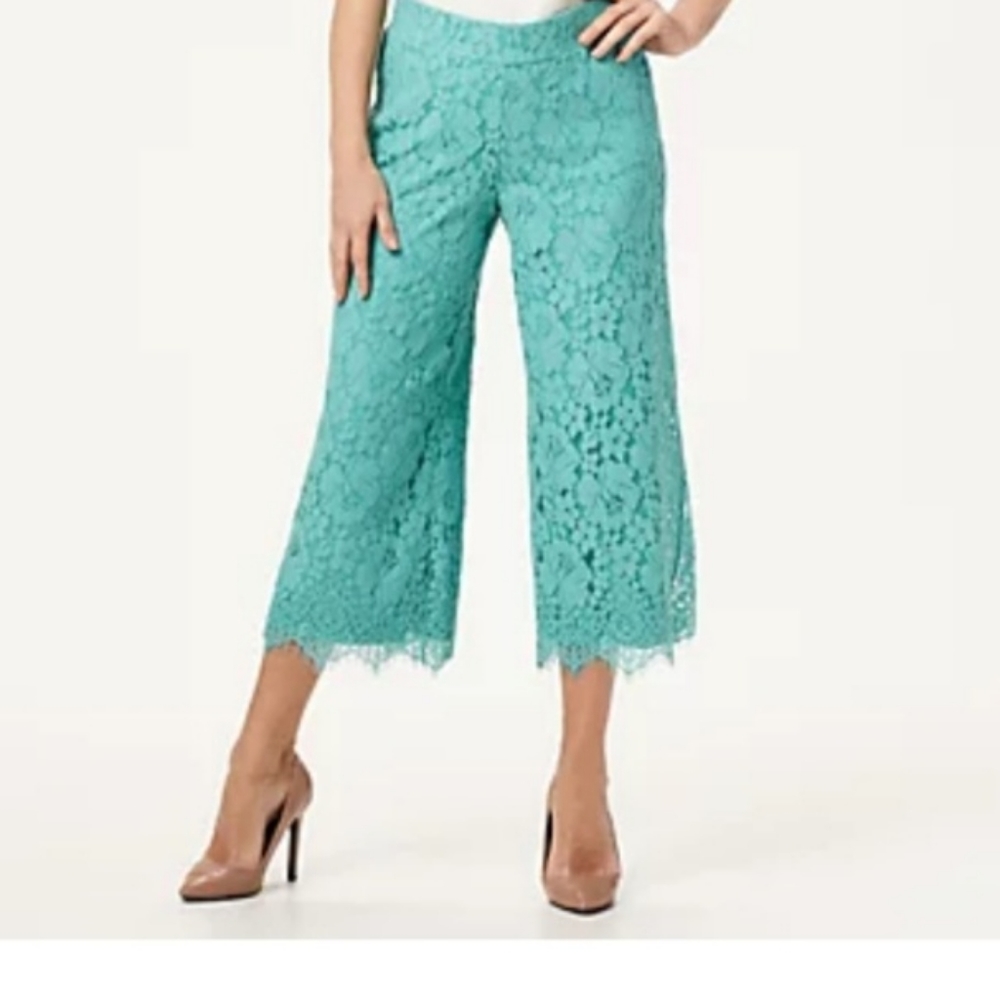 Isaac Mizrahi Floral Lace Knit Culotte Pants. NWOT
